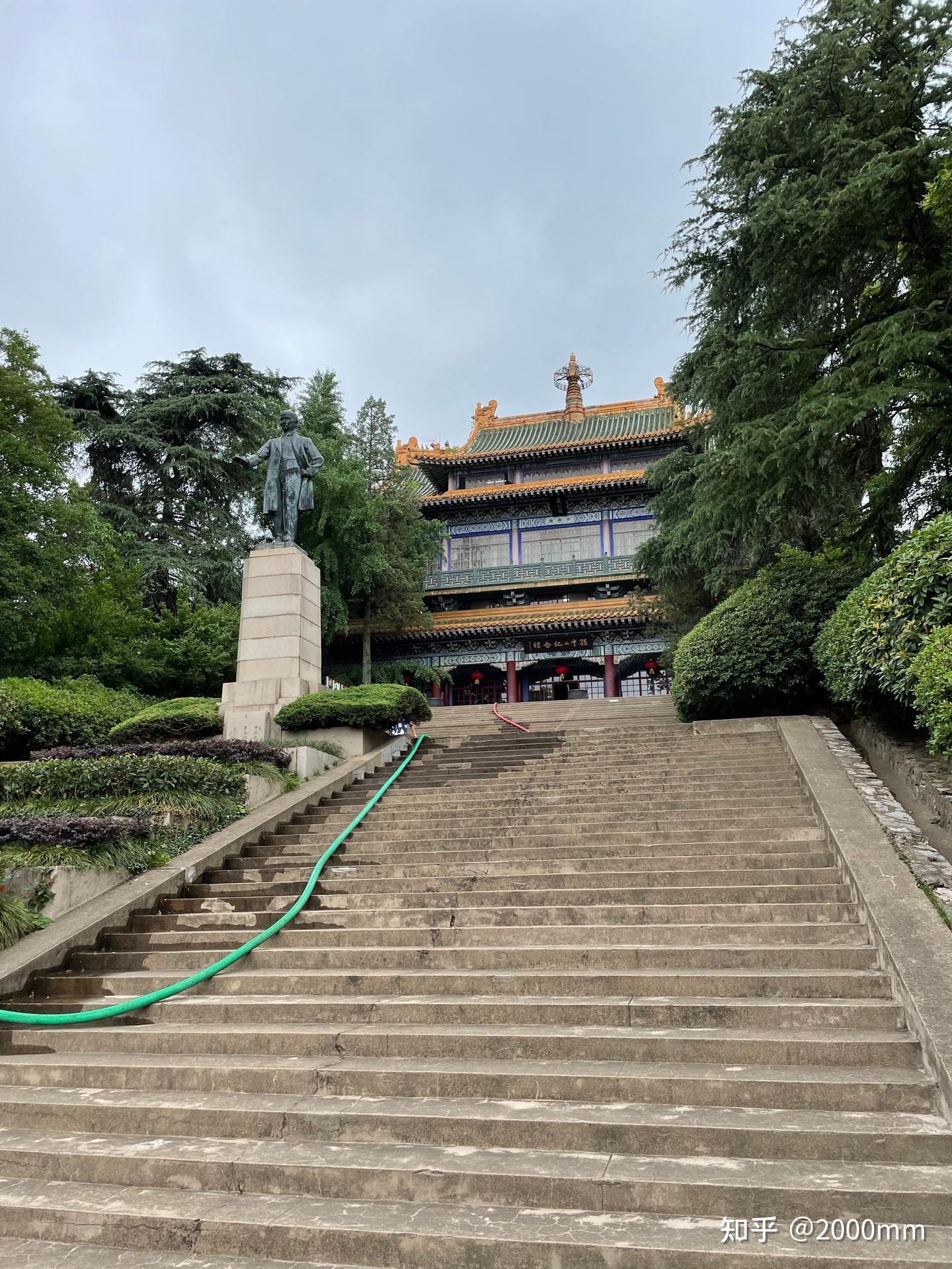 Sun Yat-sen Mausoleum in Nanjing — the first stop of any Jiangsu trip