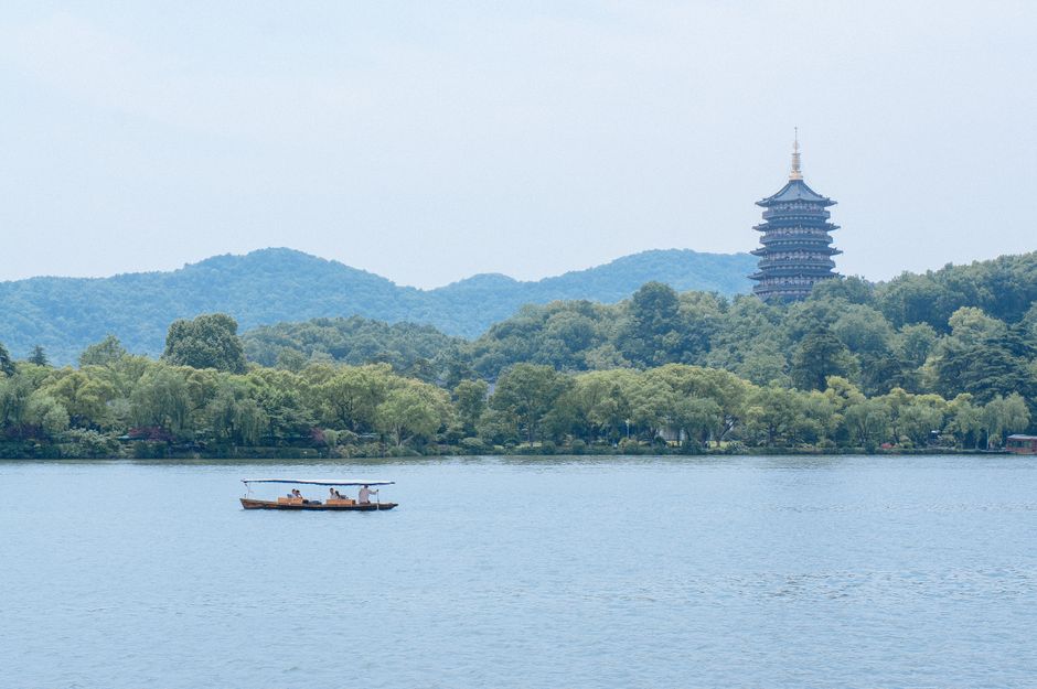 Hangzhou cuisine spread