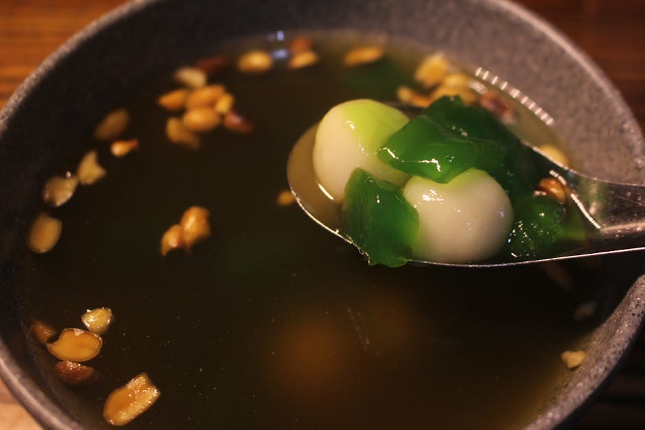 Ningbo tangyuan — sweet sesame rice balls